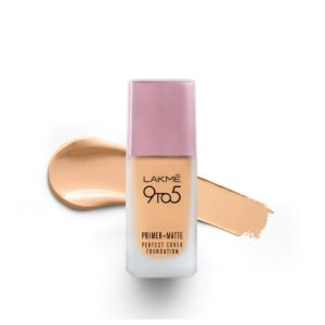 LAKMÉ 9 TO 5 PRIMER + MATTE PERFECT COVER FOUNDATION (W110 Warm Light, 25ml)