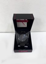 Titan Men's Timeless Style Watch: Refined Black Dial and Metal Strap