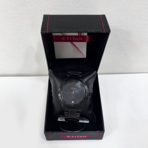 Titan Men's Timeless Style Watch: Refined Black Dial and Metal Strap