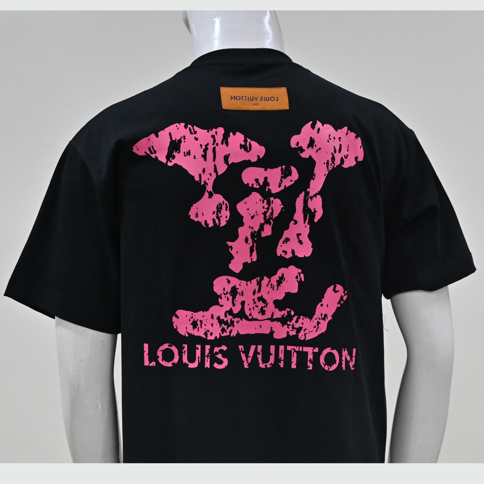 Louis Vuitton Minimal Logo T-Shirt – Online Mizoram