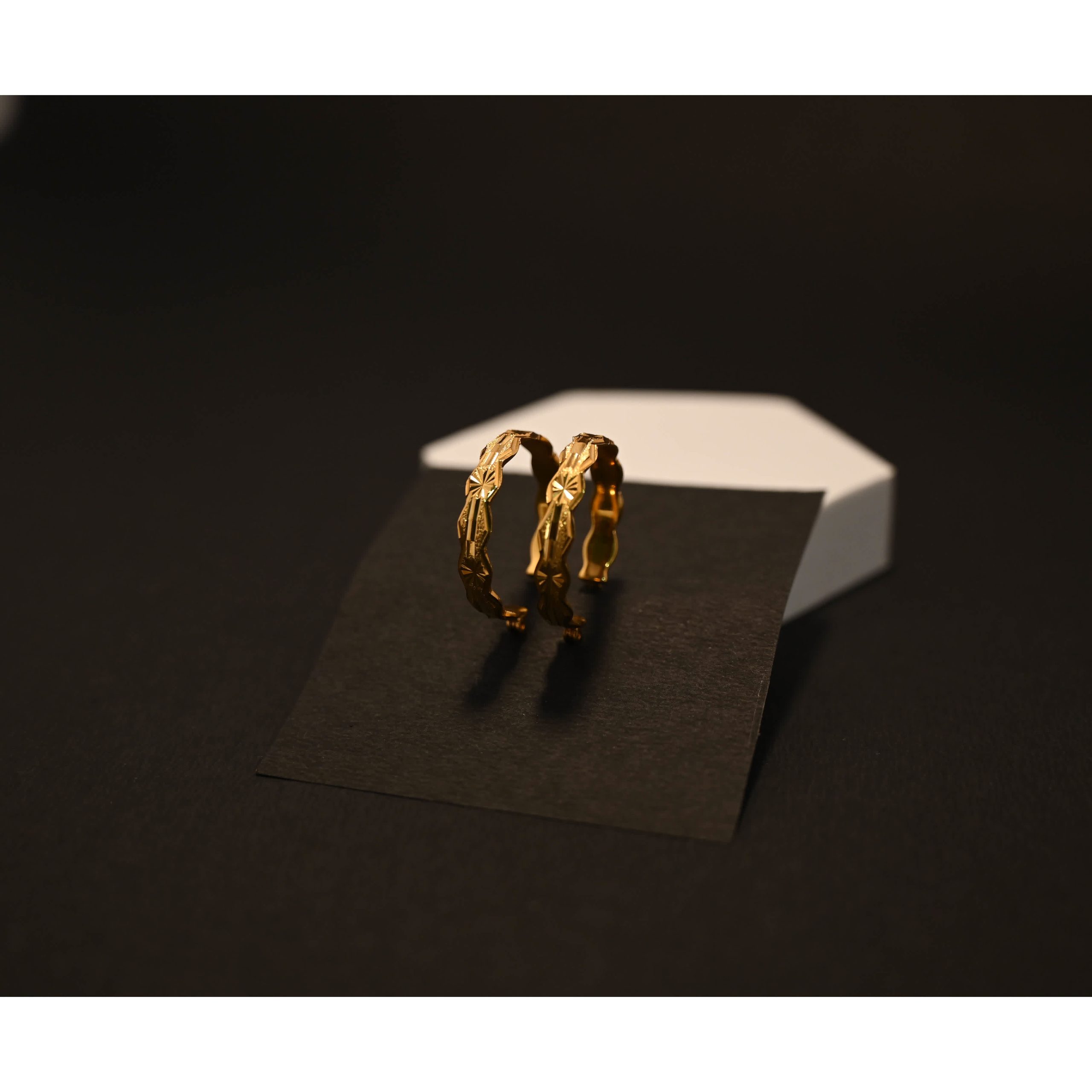 EXL_7080-new Anti-Tarnish Classic Carved Gold Earings (3.5 cm) - Image 1